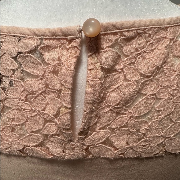 Loft Women’s Peach Crochet Pleated Tank Top Size SP - Picture 7 of 7